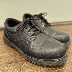 Men’s size 12.5 slip resistant sketchers work shoes